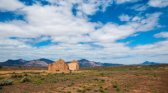 between Hawker and Leigh Creek
