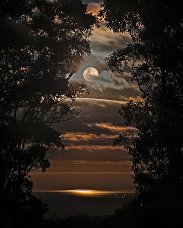 moonrise over Lake Alexandrina 14-07-2022
